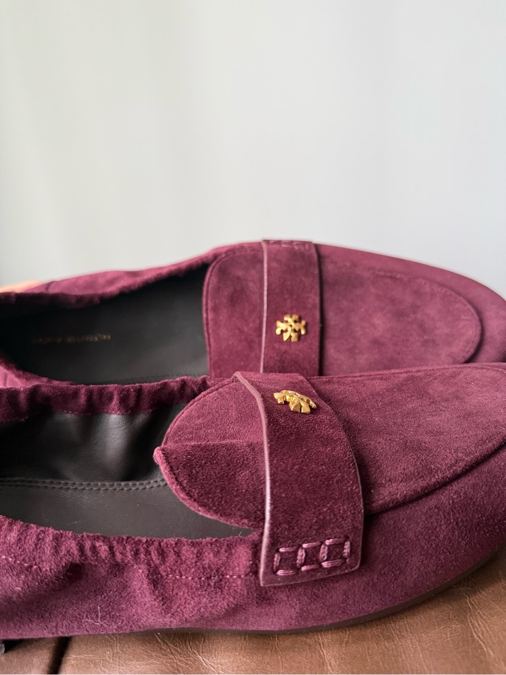 New Tory Burch Burgundy Suede Ballet Loafers Flats Elegant Designer Shoes
